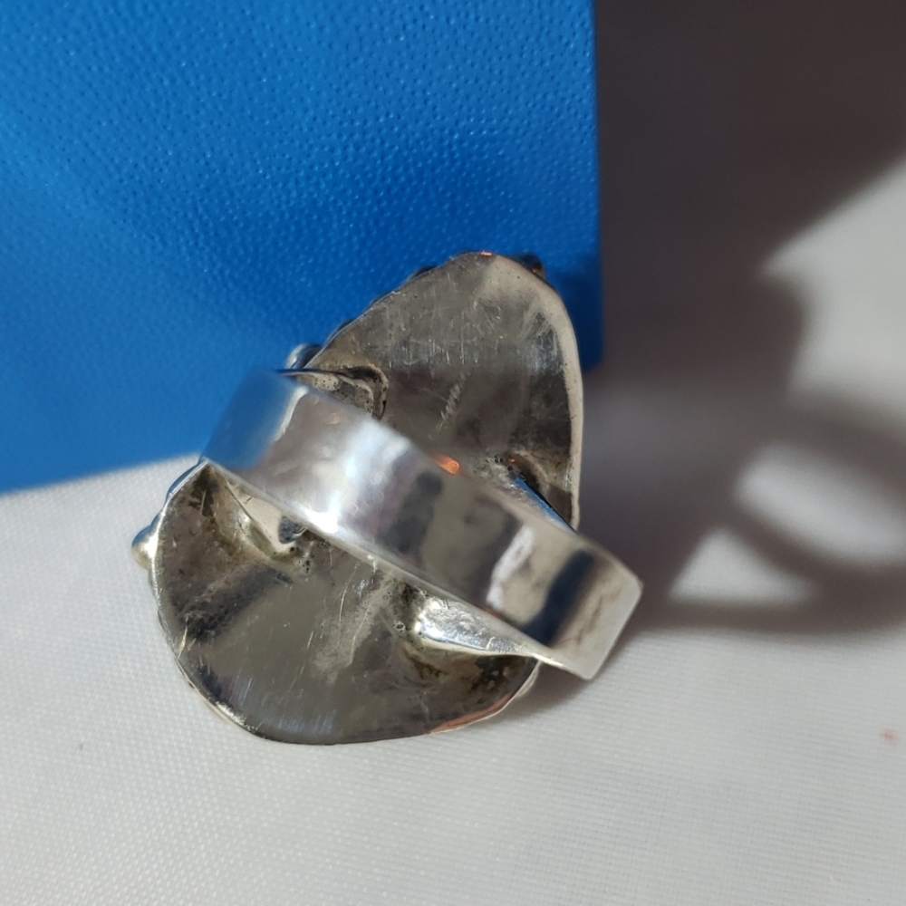 Size 7 ring sterling silver with Turquoise stone - Picture 2 of 2